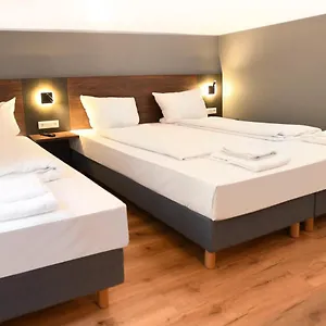 ** Hotel Apadana Frankfurt Duitsland